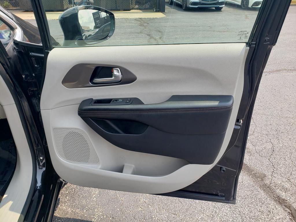 2020 Chrysler Pacifica Touring L